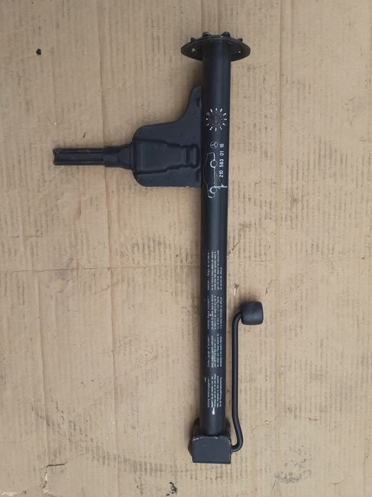 Домкрат на мерседес