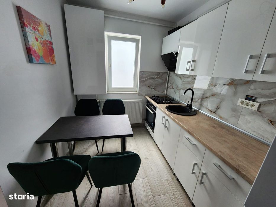 Proprietar Inchiriez apartament cu 3 camere si garaj
