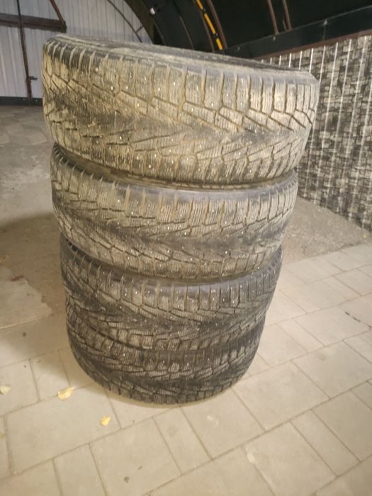 Продам б/у резину шипованную