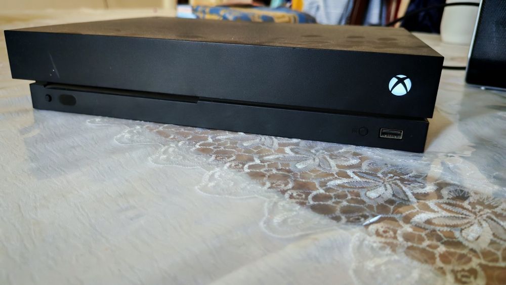 Xbox one x 1tb holati ideal +gamepass +2ta disk