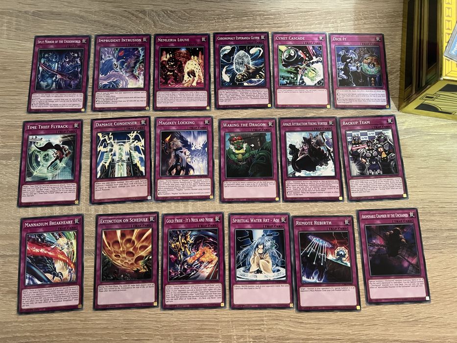 Продавам Yu-Gi-Oh ОРИГИНАЛНИ карти.