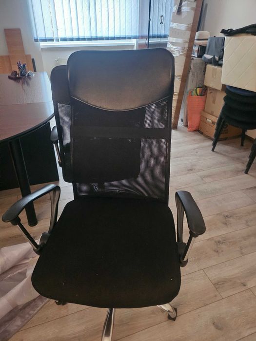 Vand scaune de birou