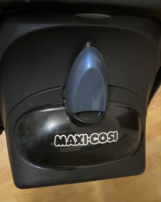Бебешко столче + адаптери Maxi Cosi