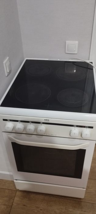 Электрическая плита 50 см Electrolux Б/У в хорошем состоянии, качество