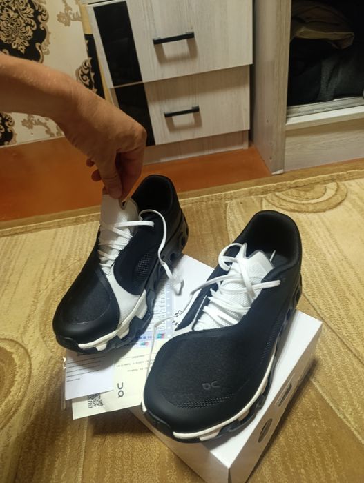 Продам кросовки on claud фирменный