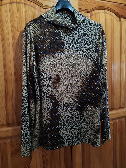Лъскава и тигрова блуза