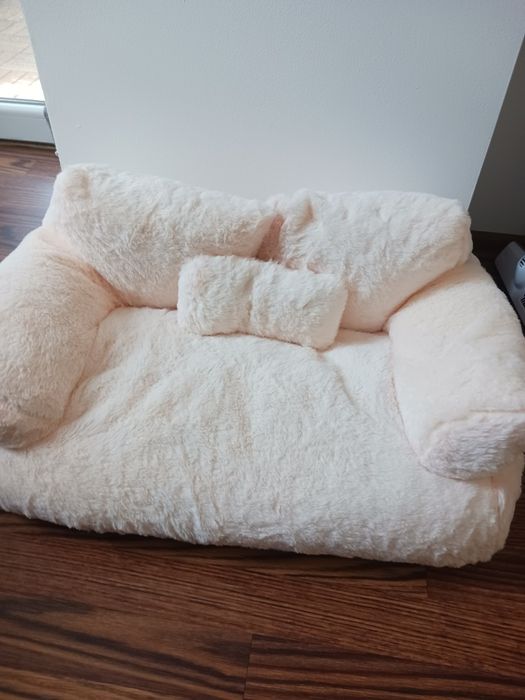 Котешки диван с декоративна възглавничка