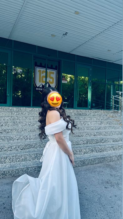 Белое платье на 25 мая одевала только 1 раз