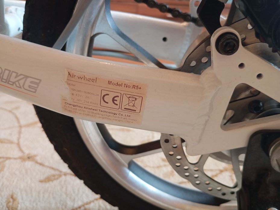 Vând bicicleta electrica pliabila