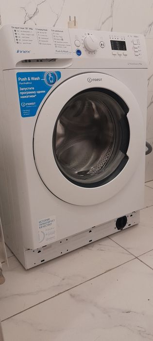 Стиральная машина INDESIT.