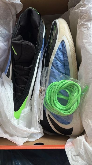 кроссовки adidas AE2