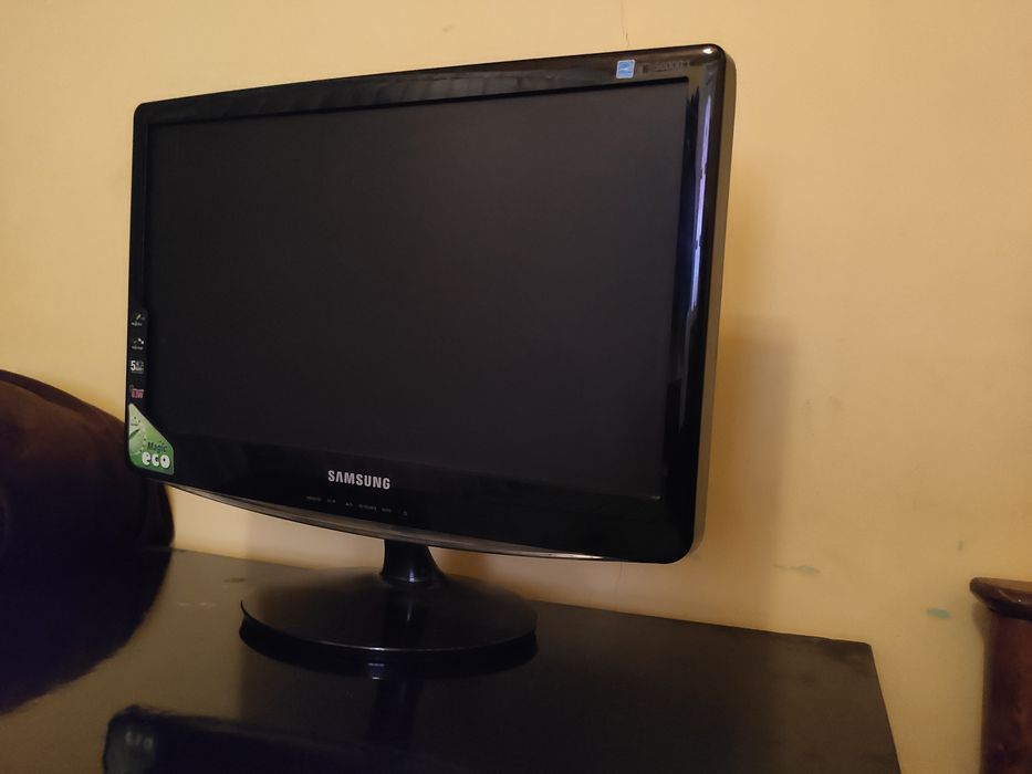 Manitor Samsung yangi