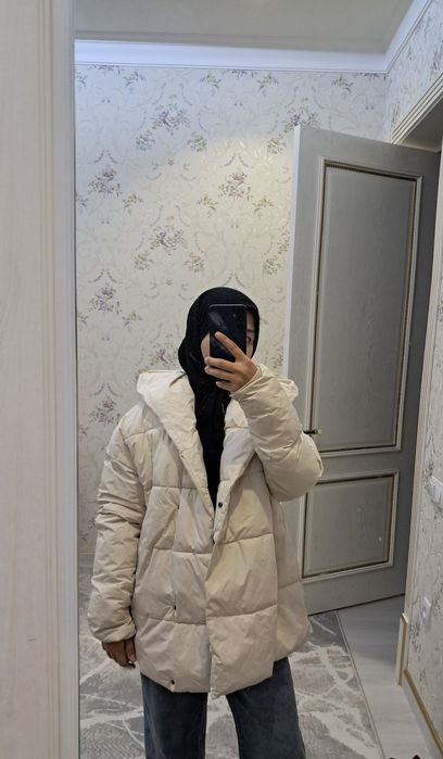 Белая балоновая куртка