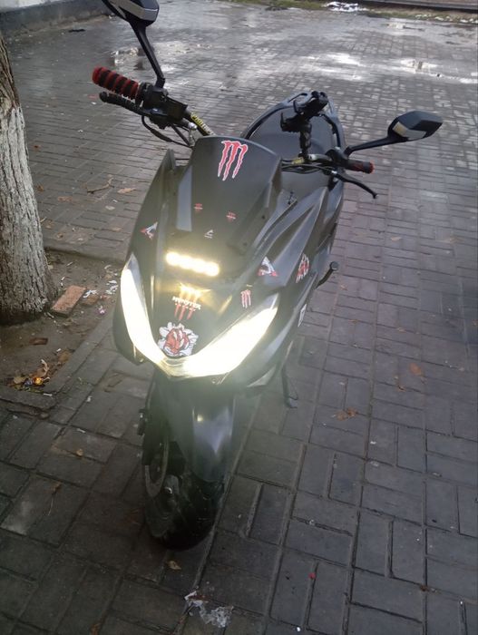 Продам скутер тигр 175кубовый матор