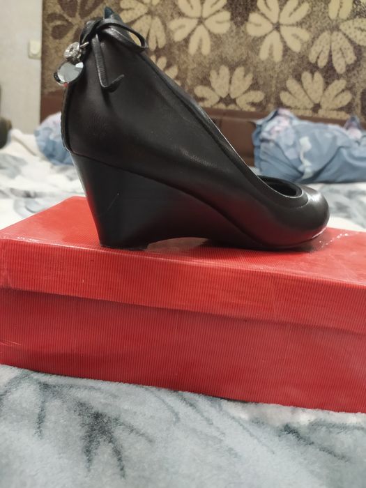 Женские кожаные туфли размер 38