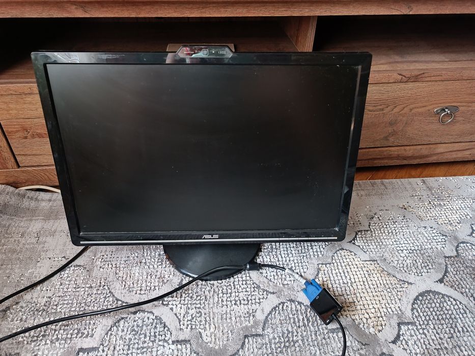 Монитор Asus 21 инча 1650 x 1080 резолюция VGI/RGB портове