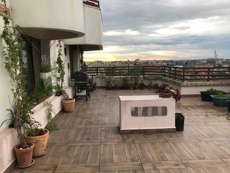 VAND Apartament UNICAT ultracentral Oradea-107 mp utili, terasă 65 mp