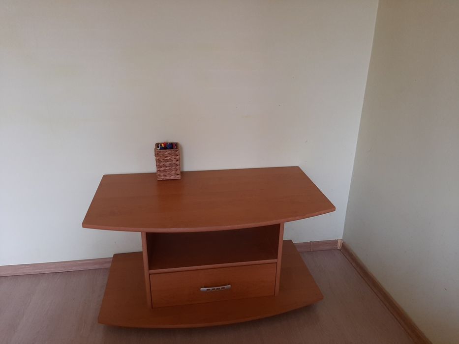 Тв шкаф ,малка маса, етажерка