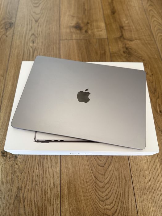 MacBook Air 15-inch M3-chip 16GB (RAM) 512GB (SSD)