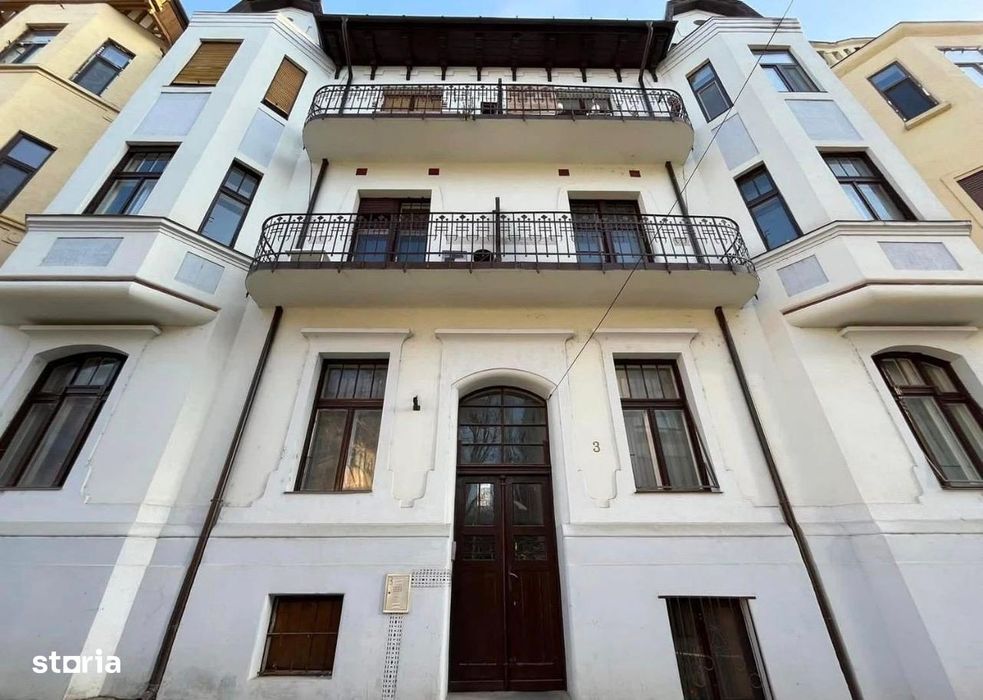 Apartament ultracentral/  3 camere /70 mp + terasă privată