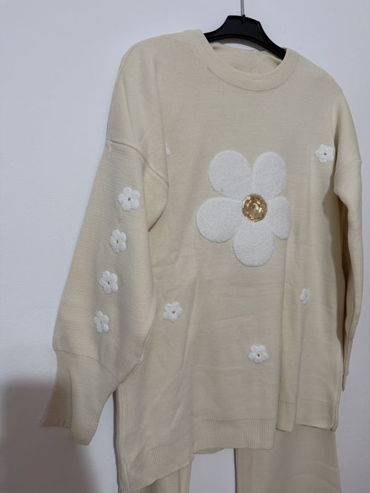 Compleu pantaloni si bluza tricot