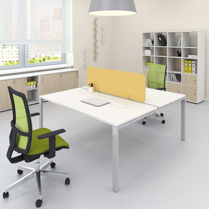 Стол офисный на металлическом каркасе