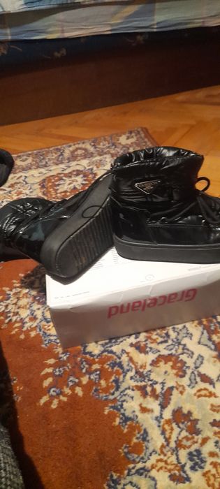 Черни юношески боти