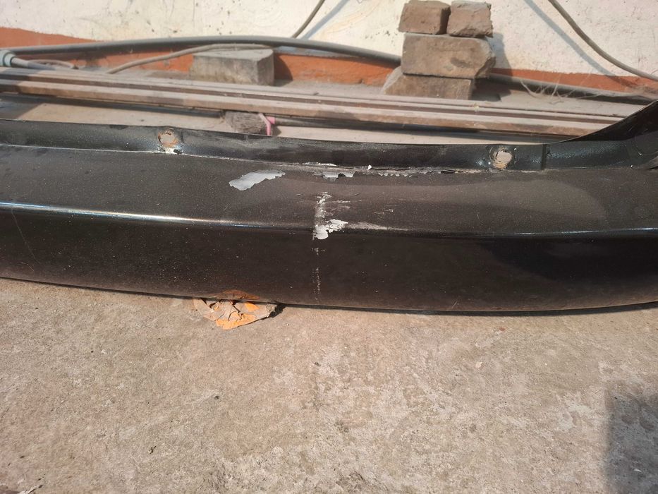 продам бампер задний приора универсал