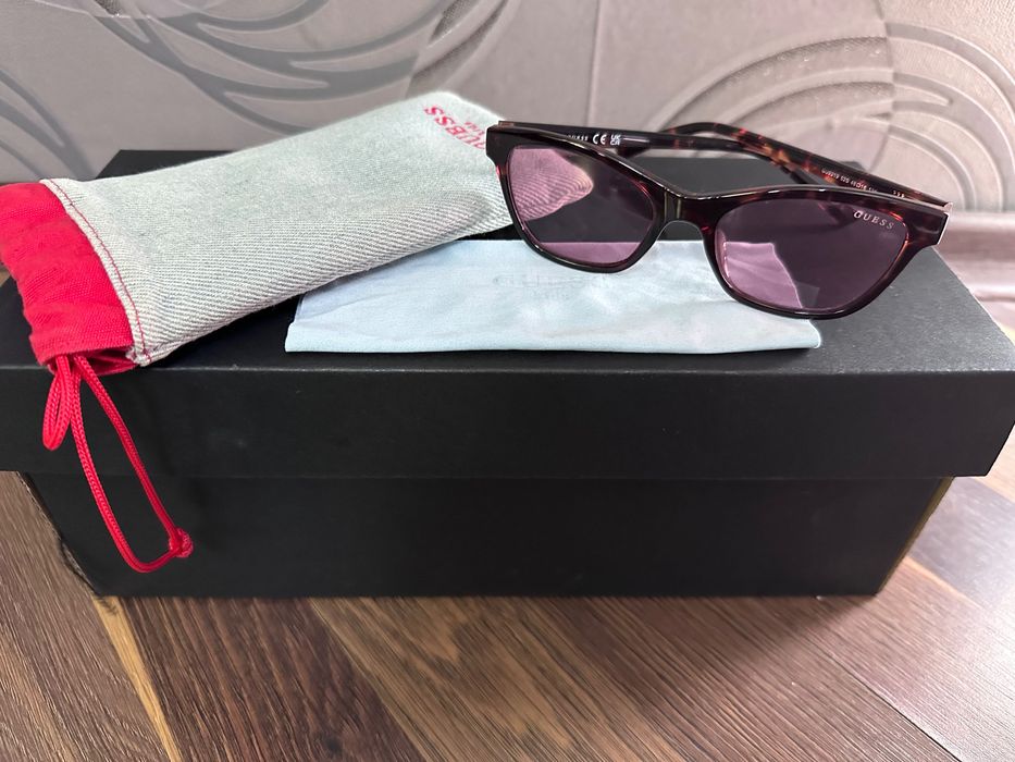 Слънчеви очила Guess за девойки