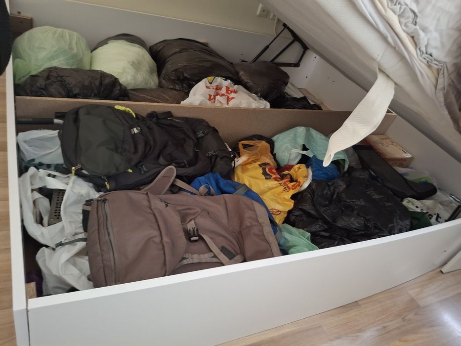 Продавам  спалня 160 х 200см. без матрака