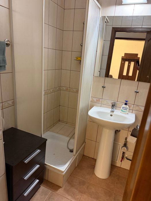 Garsonieră, parter, zona Energiei – complet mobilată și utilată, ideală și ca birou
