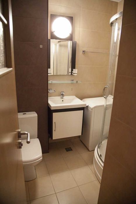 Proprietar, vând ap 2 camere, s2, Bd Basarabia, decomandat, 5 min metrou Costin Georgian, etaj 8/9, mobilat si utilat, pret 109.000 negociabil.
