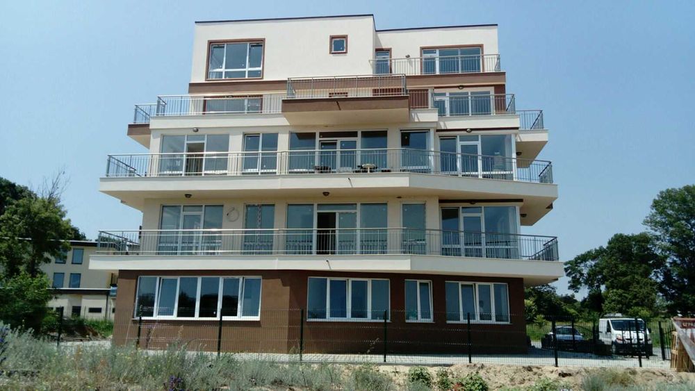 Продава се Двустаен апартамент в Бургас, Център - 115 кв.м за 1557 €/кв.м - Снимка #1