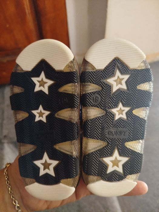 Ойок кийимла сотилади енгисиям бор