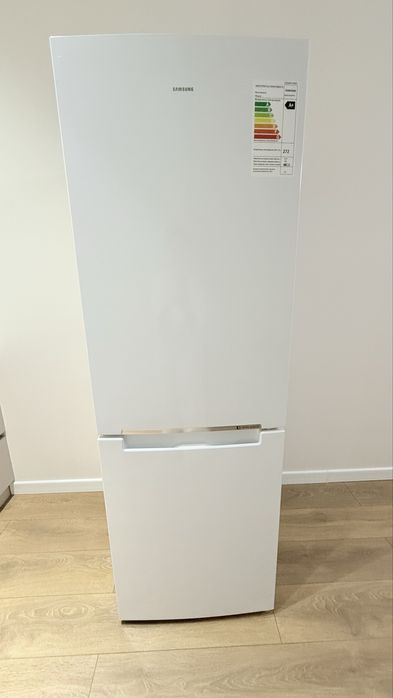 Холодильник Samsung в идеальном состоянии