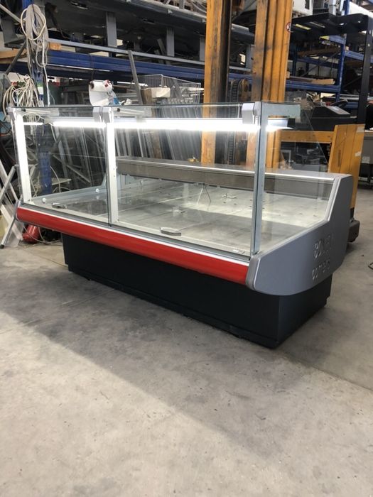 Щандова витрина за месо ,колбаси,сирена с прави стъкла