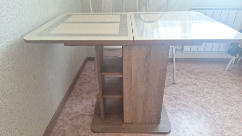 Продам кухонный стол