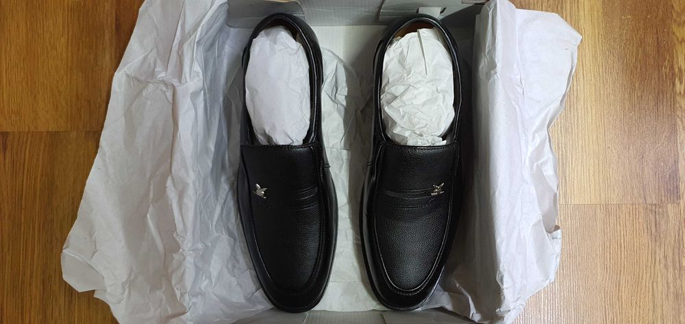 Pantofi barbatesti noi,marimea 40,culoare negru.