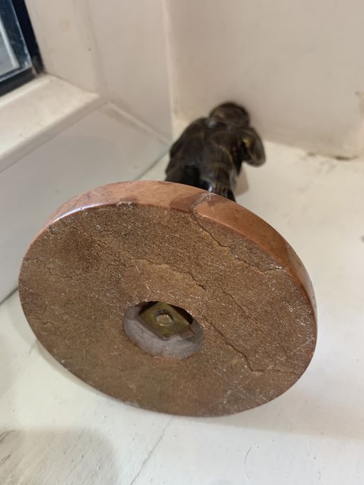 Продам чугунную статуэтку