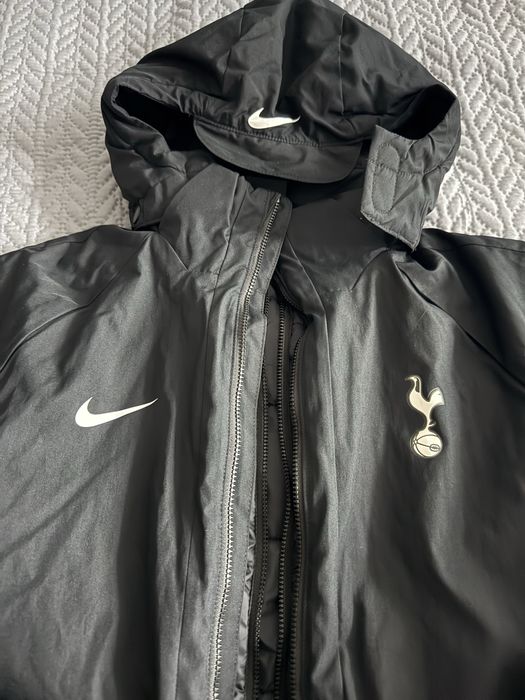 Юношеско яке NIKE , размер L-G . Цена 40€.