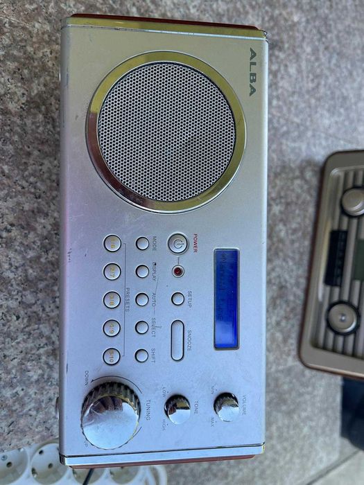 Vând radio digital portabil Alba TRDAB2822, cu recepție DAB și FM, la prețul de numai 50 lei.