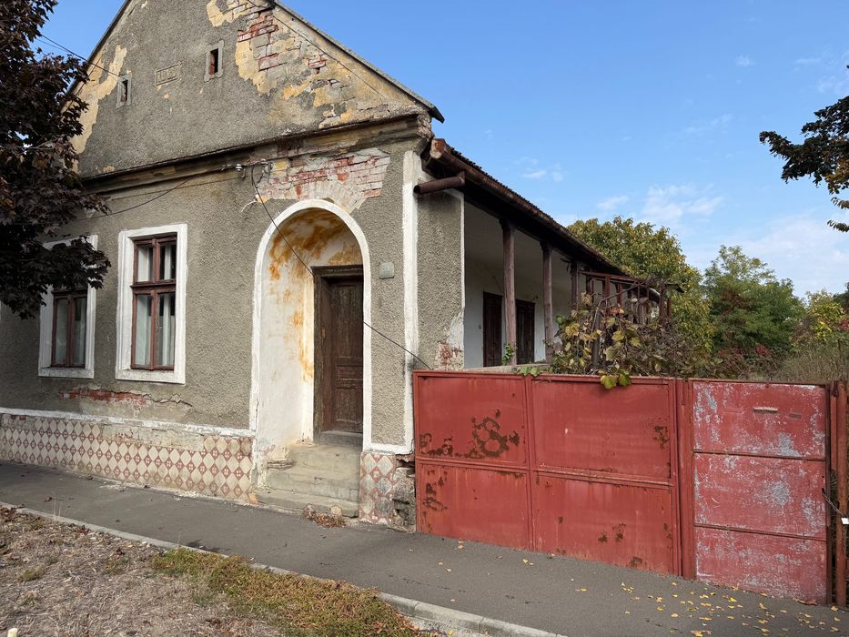 proprietate cu teren cu mare potential !