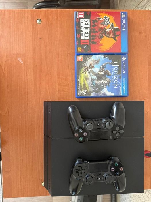 Плестейшн 4 с 2 дисками RDR2, HORIZON ZERO DAWN