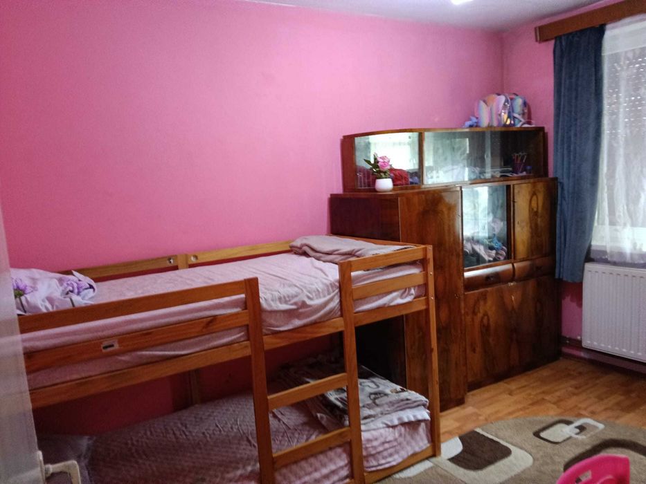 Ofer spre vanzare apartament cu 3 camere