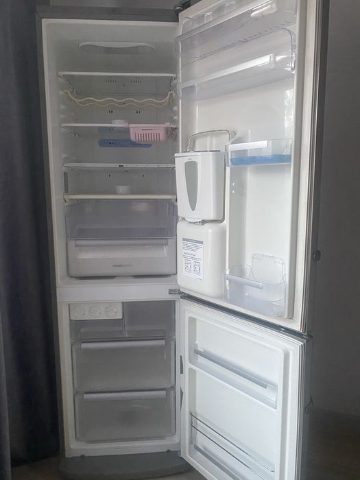(Продан)Продам холодильник с диспенсером для воды, серый