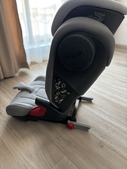 Детски стол за кола Britax Romer Kidfix III, M 15-36 kg, с ISOFIX