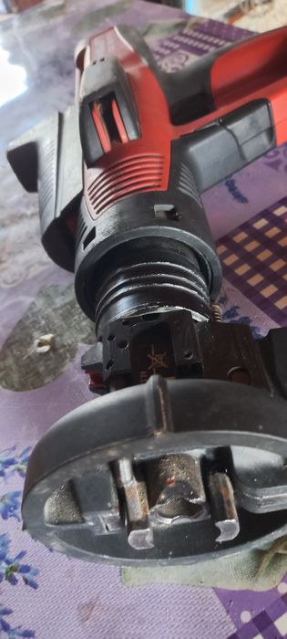 2 pistoale cu cuie