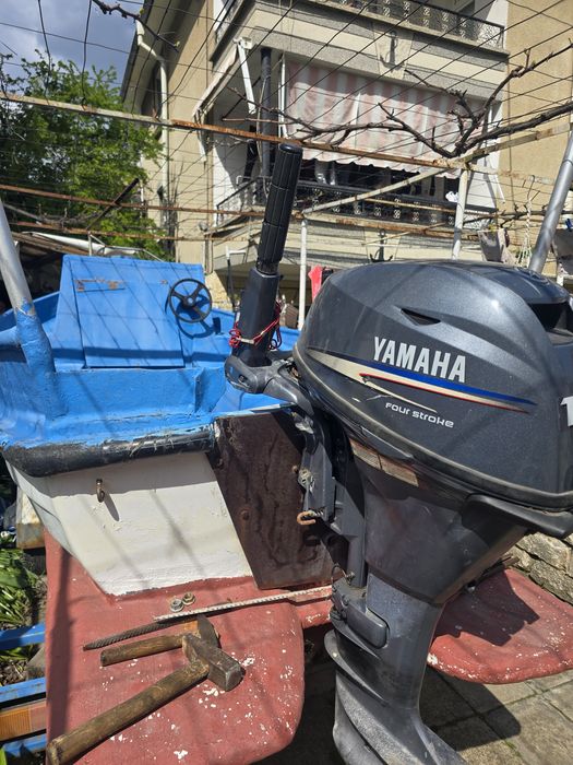 Рибарска лодка с Yamaha 15 к.с мотор