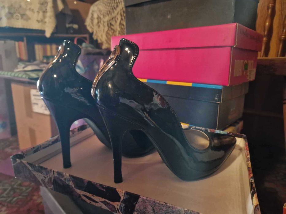 Секси обувки на висок ток STILETTO - чисто нови, елегантни, остър връх