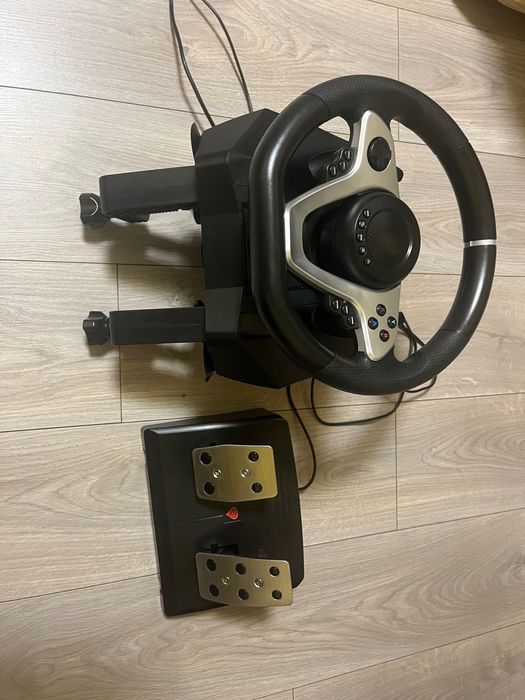 Vând Volan pentru PS4